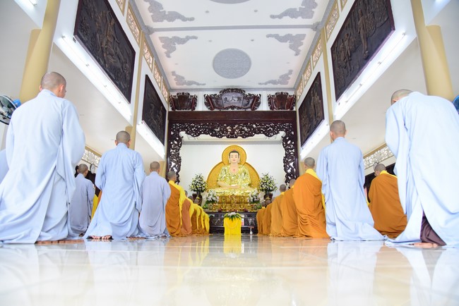 Pratimoksa commandment rite