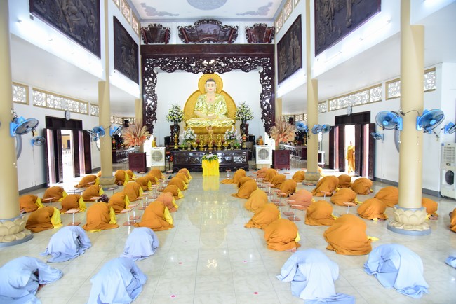 Pratimoksa commandment rite