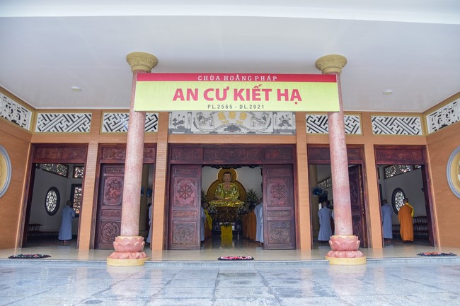 Pratimoksa commandment rite