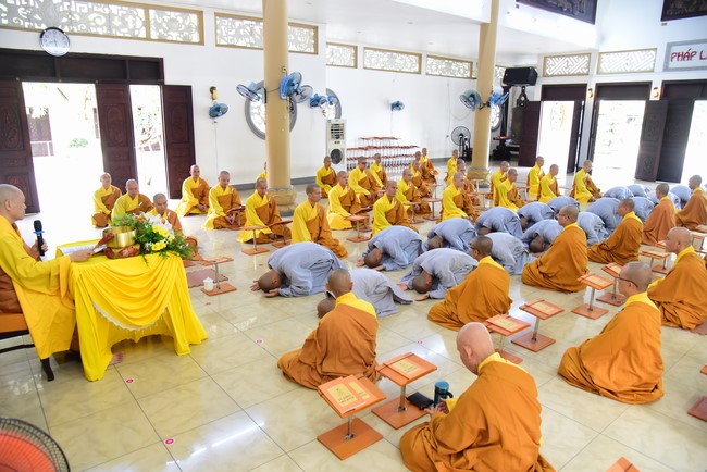 Pratimoksa commandment rite