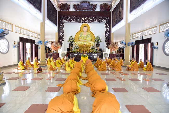 Pratimoksa commandment rite