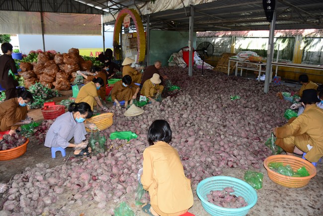 Chùa Hoằng Pháp: Tiếp tục hỗ trợ người dân khó khăn trong đại dịch Covid (đợt 6)