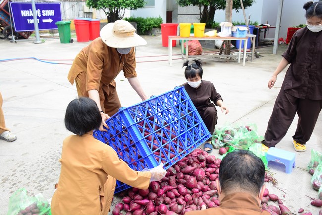 Chùa Hoằng Pháp: Tiếp tục hỗ trợ người dân khó khăn trong đại dịch Covid (đợt 6)