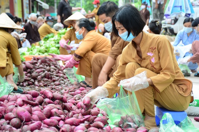 Chùa Hoằng Pháp: Tiếp tục hỗ trợ người dân khó khăn trong đại dịch Covid (đợt 6)