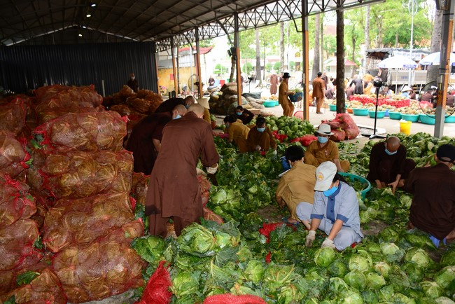 Chùa Hoằng Pháp: Tiếp tục hỗ trợ người dân khó khăn trong đại dịch Covid (đợt 6)