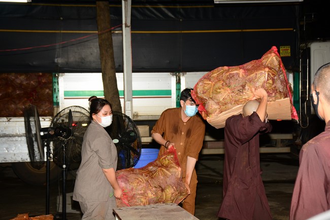 Chùa Hoằng Pháp: Tiếp tục hỗ trợ người dân khó khăn trong đại dịch Covid (đợt 6)