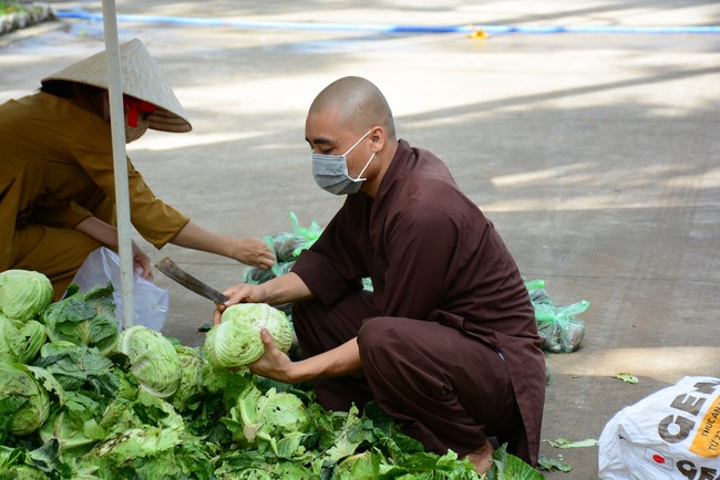 Chùa Hoằng Pháp: Tiếp tục hỗ trợ người dân khó khăn trong đại dịch Covid (đợt 6)