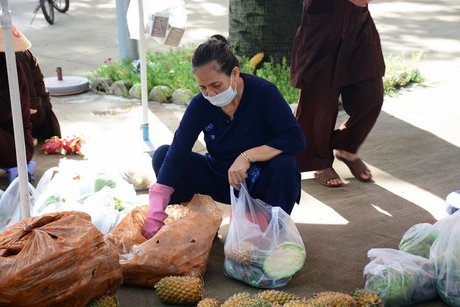 Chùa Hoằng Pháp: Tiếp tục hỗ trợ người dân khó khăn trong đại dịch Covid (đợt 6)