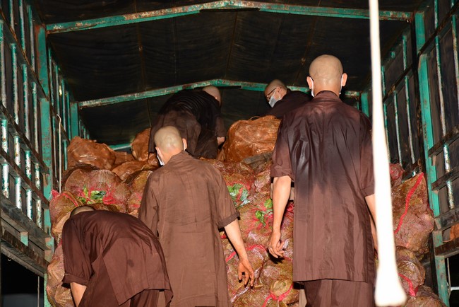 Chùa Hoằng Pháp: Tiếp tục hỗ trợ người dân khó khăn trong đại dịch Covid (đợt 6)