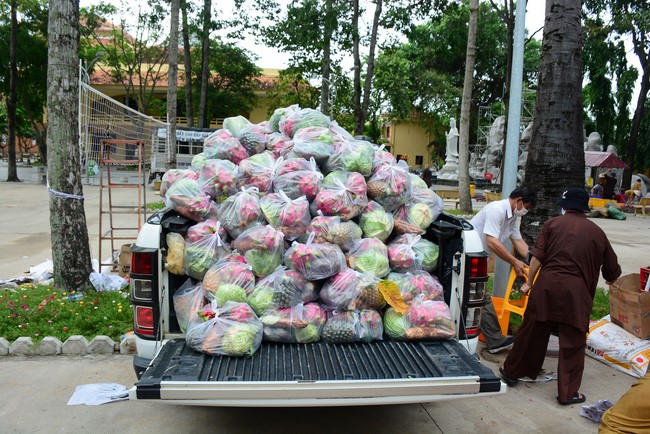 Chùa Hoằng Pháp: Tiếp tục hỗ trợ người dân khó khăn trong đại dịch Covid (đợt 6)