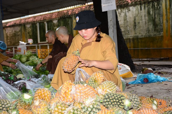 Chùa Hoằng Pháp: Tiếp tục hỗ trợ người dân khó khăn trong đại dịch Covid (đợt 6)