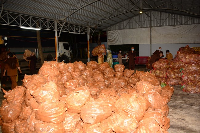 Chùa Hoằng Pháp: Tiếp tục hỗ trợ người dân khó khăn trong đại dịch Covid (đợt 6)