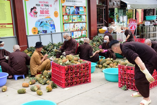 Chùa Hoằng Pháp: Tiếp tục hỗ trợ người dân khó khăn trong đại dịch Covid (đợt 6)