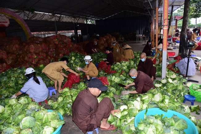 Chùa Hoằng Pháp: Tiếp tục hỗ trợ người dân khó khăn trong đại dịch Covid (đợt 6)