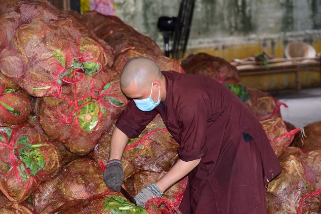 Chùa Hoằng Pháp: Tiếp tục hỗ trợ người dân khó khăn trong đại dịch Covid (đợt 6)