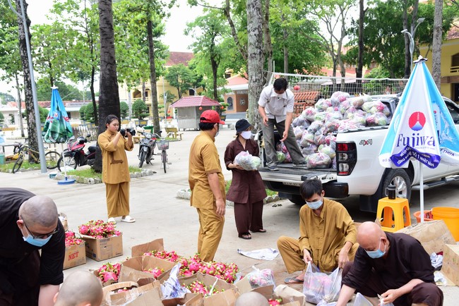Chùa Hoằng Pháp: Tiếp tục hỗ trợ người dân khó khăn trong đại dịch Covid (đợt 6)
