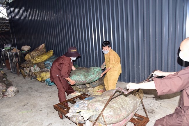 Chùa Hoằng Pháp: Tiếp tục hỗ trợ người dân khó khăn trong đại dịch Covid (đợt 6)