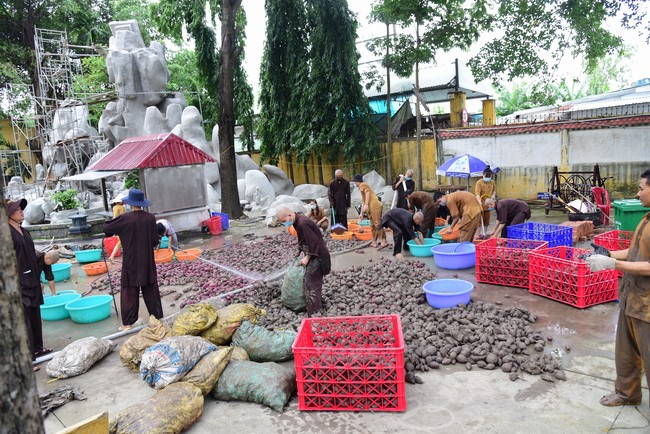 Chùa Hoằng Pháp: Tiếp tục hỗ trợ người dân khó khăn trong đại dịch Covid (đợt 6)