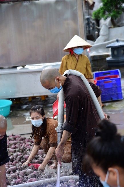 Chùa Hoằng Pháp: Tiếp tục hỗ trợ người dân khó khăn trong đại dịch Covid (đợt 6)