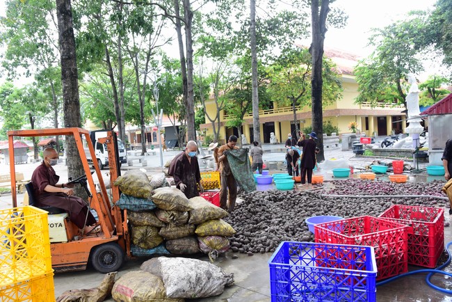 Chùa Hoằng Pháp: Tiếp tục hỗ trợ người dân khó khăn trong đại dịch Covid (đợt 6)