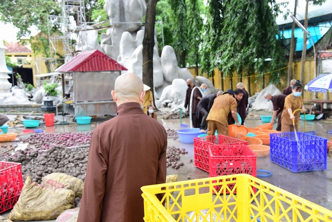 Chùa Hoằng Pháp: Tiếp tục hỗ trợ người dân khó khăn trong đại dịch Covid (đợt 6)