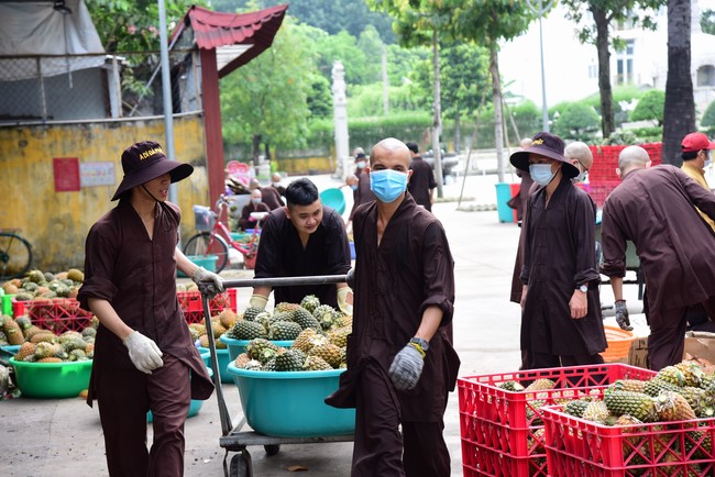 Chùa Hoằng Pháp: Tiếp tục hỗ trợ người dân khó khăn trong đại dịch Covid (đợt 6)