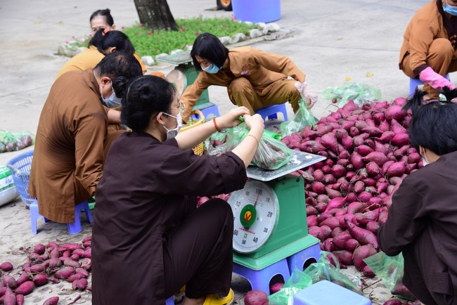 Chùa Hoằng Pháp: Tiếp tục hỗ trợ người dân khó khăn trong đại dịch Covid (đợt 6)