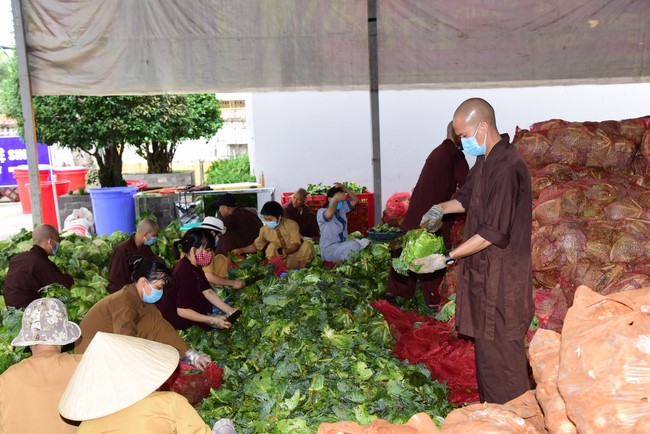 Chùa Hoằng Pháp: Tiếp tục hỗ trợ người dân khó khăn trong đại dịch Covid (đợt 6)
