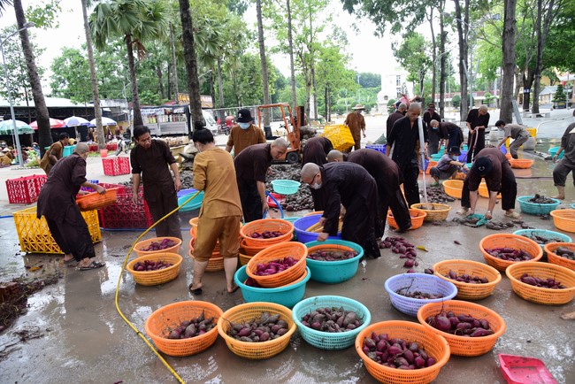 Chùa Hoằng Pháp: Tiếp tục hỗ trợ người dân khó khăn trong đại dịch Covid (đợt 6)