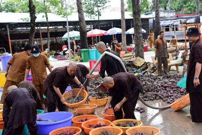 Chùa Hoằng Pháp: Tiếp tục hỗ trợ người dân khó khăn trong đại dịch Covid (đợt 6)