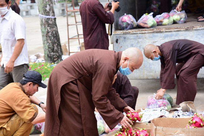 Chùa Hoằng Pháp: Tiếp tục hỗ trợ người dân khó khăn trong đại dịch Covid (đợt 6)