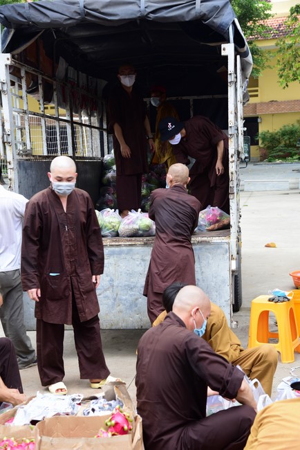 Chùa Hoằng Pháp: Tiếp tục hỗ trợ người dân khó khăn trong đại dịch Covid (đợt 6)