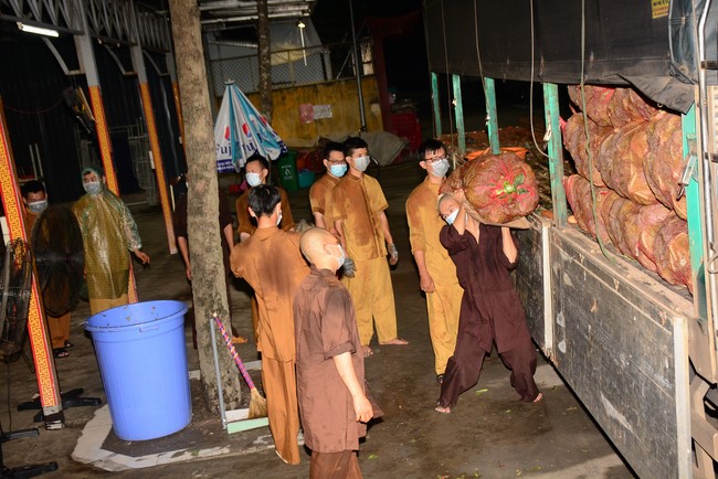 Chùa Hoằng Pháp: Tiếp tục hỗ trợ người dân khó khăn trong đại dịch Covid (đợt 6)