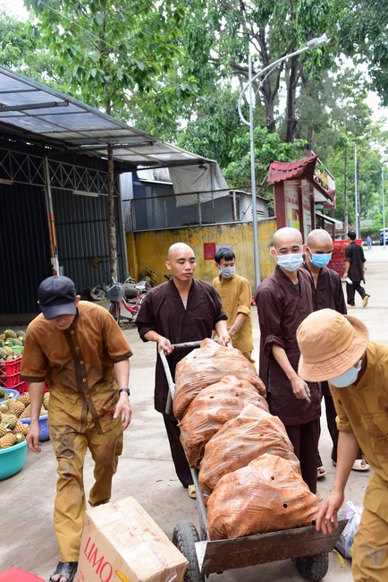Chùa Hoằng Pháp: Tiếp tục hỗ trợ người dân khó khăn trong đại dịch Covid (đợt 6)
