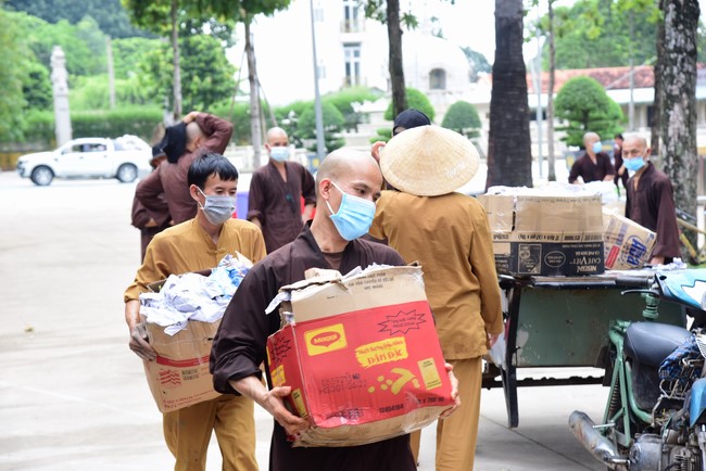 Chùa Hoằng Pháp: Tiếp tục hỗ trợ người dân khó khăn trong đại dịch Covid (đợt 6)