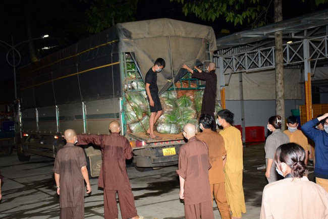 Chùa Hoằng Pháp: Tiếp tục hỗ trợ người dân khó khăn trong đại dịch Covid (đợt 6)