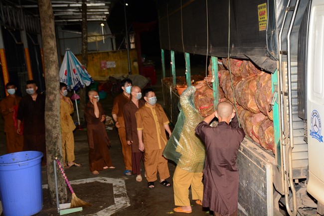 Chùa Hoằng Pháp: Tiếp tục hỗ trợ người dân khó khăn trong đại dịch Covid (đợt 6)