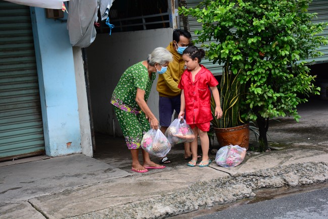 Chùa Hoằng Pháp: Tiếp tục hỗ trợ người dân khó khăn trong đại dịch Covid (đợt 6)