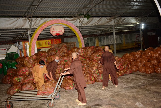 Chùa Hoằng Pháp: Tiếp tục hỗ trợ người dân khó khăn trong đại dịch Covid (đợt 6)