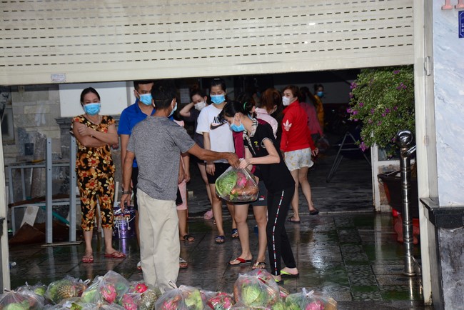 Chùa Hoằng Pháp: Tiếp tục hỗ trợ người dân khó khăn trong đại dịch Covid (đợt 6)