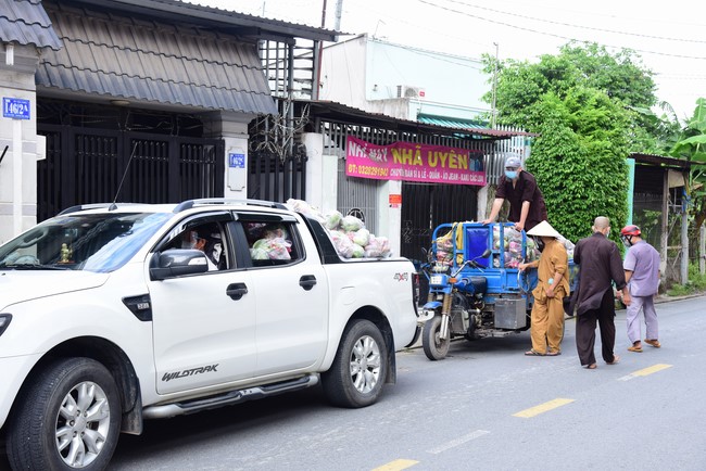 Chùa Hoằng Pháp: Tiếp tục hỗ trợ người dân khó khăn trong đại dịch Covid (đợt 6)