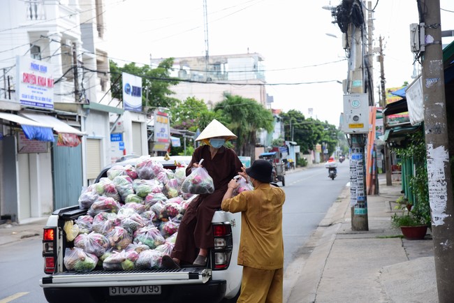 Chùa Hoằng Pháp: Tiếp tục hỗ trợ người dân khó khăn trong đại dịch Covid (đợt 6)