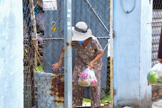 Chùa Hoằng Pháp: Tiếp tục hỗ trợ người dân khó khăn trong đại dịch Covid (đợt 6)