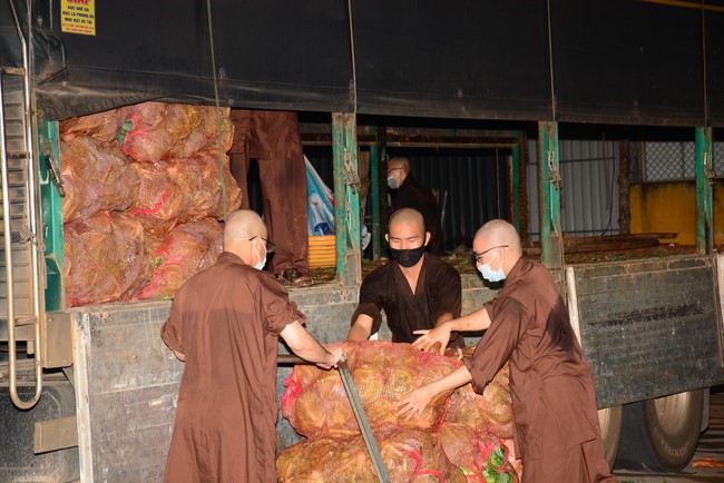 Chùa Hoằng Pháp: Tiếp tục hỗ trợ người dân khó khăn trong đại dịch Covid (đợt 6)