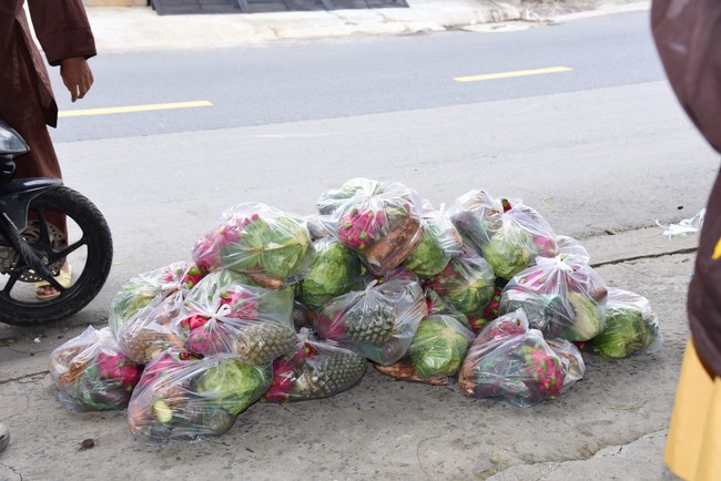 Chùa Hoằng Pháp: Tiếp tục hỗ trợ người dân khó khăn trong đại dịch Covid (đợt 6)