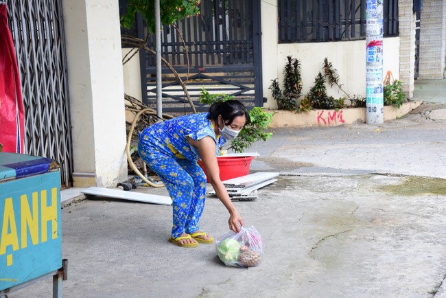 Chùa Hoằng Pháp: Tiếp tục hỗ trợ người dân khó khăn trong đại dịch Covid (đợt 6)