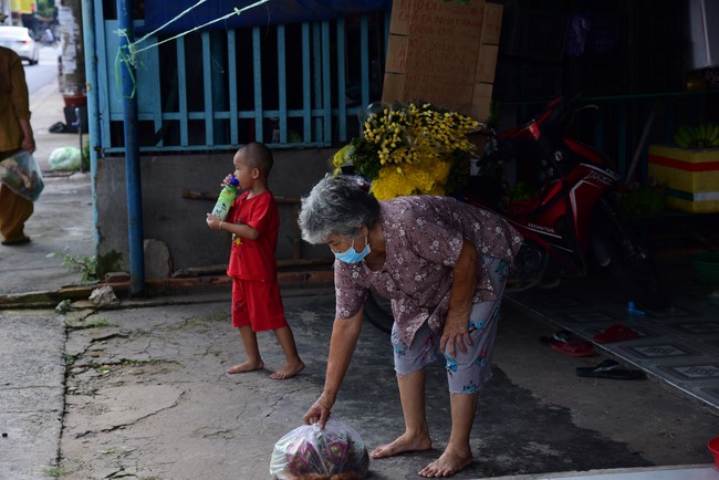 Chùa Hoằng Pháp: Tiếp tục hỗ trợ người dân khó khăn trong đại dịch Covid (đợt 6)