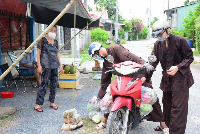 Chùa Hoằng Pháp: Tiếp tục hỗ trợ người dân khó khăn trong đại dịch Covid (đợt 6)