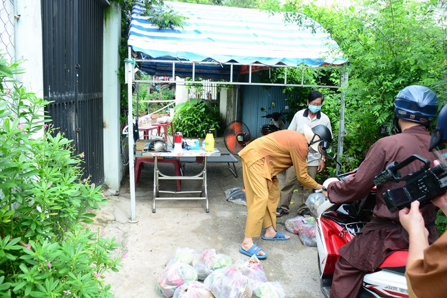 Chùa Hoằng Pháp: Tiếp tục hỗ trợ người dân khó khăn trong đại dịch Covid (đợt 6)