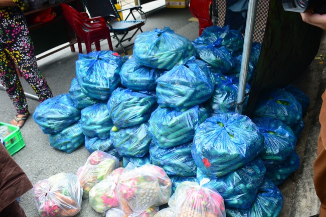 Chùa Hoằng Pháp: Tiếp tục hỗ trợ người dân khó khăn trong đại dịch Covid (đợt 6)